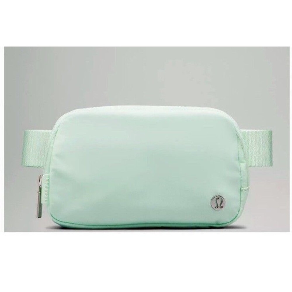 Lululemon Everywhere Women's Belt Bag - Mint Green